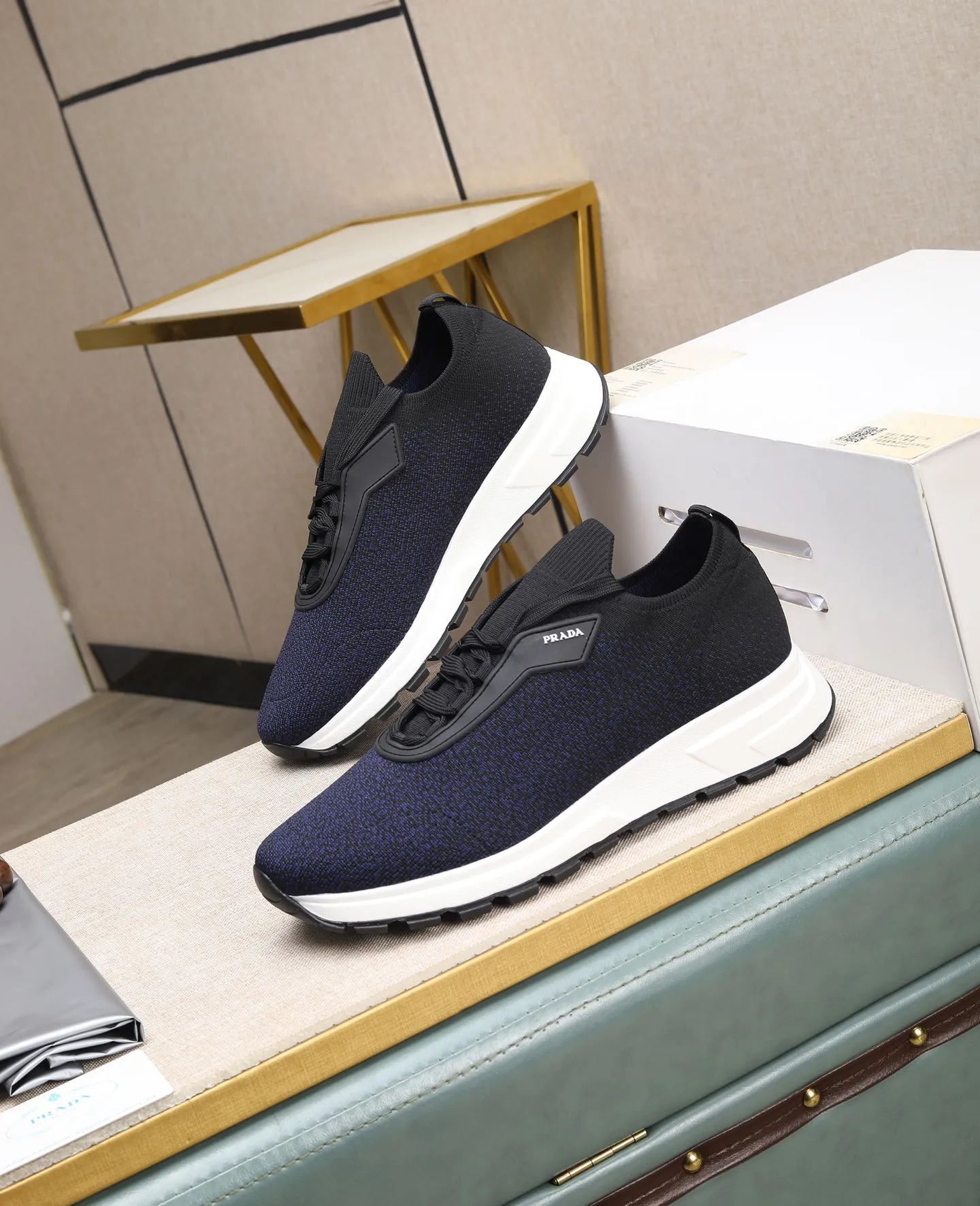 Men's clothing and shoes 💰500 👑👑The latest model of high-quality PRADA men's shoes on the Hong Kong purchasing agency official website has been launched in 1:1 copy, synchronized with Hong Kong counters, and on the same catwalk; all made of breathable fly weave ➕Imported breathable fabrics with cowhide lining, 🍡🍡The original 1:1 non-slip and wear-resistant; comfortable on the feet, attractive style, fine workmanship, and simple and neat shoe trees, showing the courage and toughness of men, 👍 Code number 38 to 45